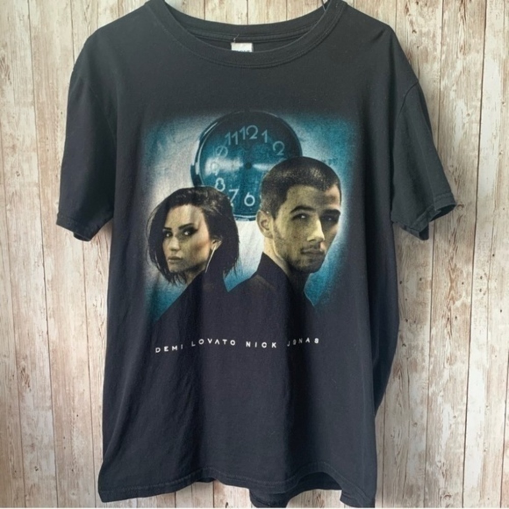 Demi Lovato & Nick Jonas Black Future Now 2016 Concert Tee